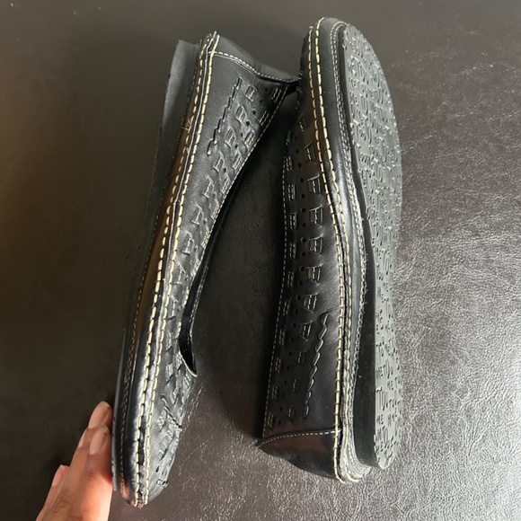 Me Too Black Leather Ballet Style Flats with Perforated & Exposed Stitch Detail - Picture 4 of 12